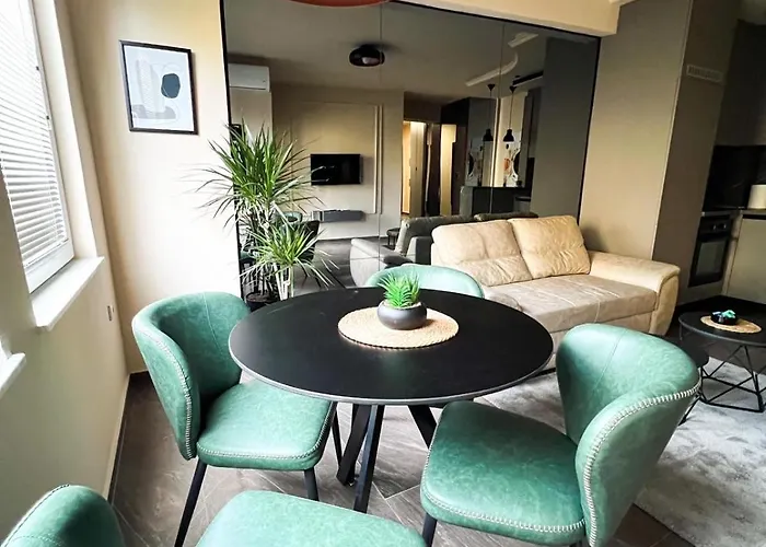 Central Luxe Two-Bedrooms - He-Ra Apartments