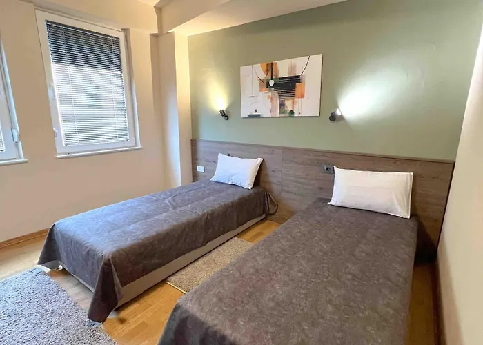 Central Luxe Two-Bedrooms - He-Ra Apartments